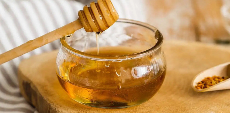Mật ong là nguyên liệu được ứng dụng rộng rãi trong các bữa ăn