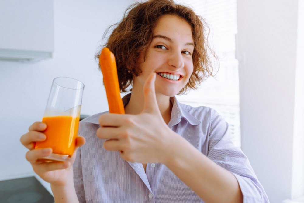 Uống nước ép cà rốt để duy trì làn da khỏe mạnh