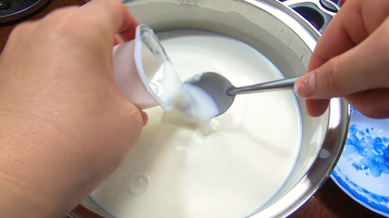Nguyên liệu để làm sữa chua vô cùng đơn giản, bạn hoàn toàn có thể có sẵn tại nhà
