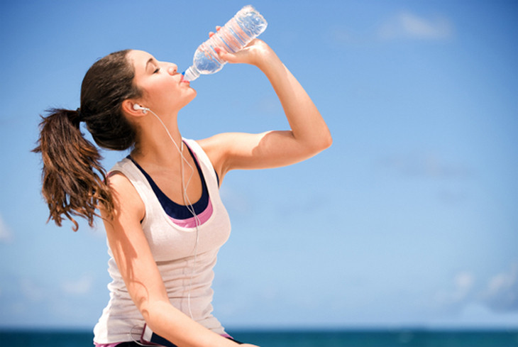 Người sinh tháng 10 nên bổ sung nước đầy đủ mỗi ngày giúp cơ thể khoẻ mạnh