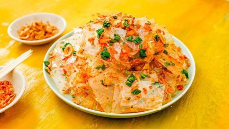 Bánh tráng trộn sa tế mang đến hương vị đặc trưng khó cưỡng