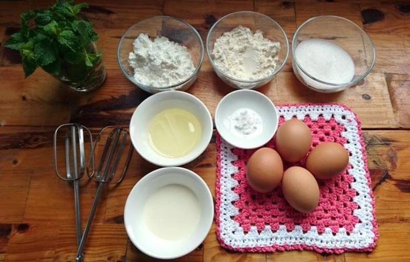 Nguyên liệu cần chuẩn bị trong cách làm bánh bông lan đơn giản không quá phức tạp và cầu kỳ