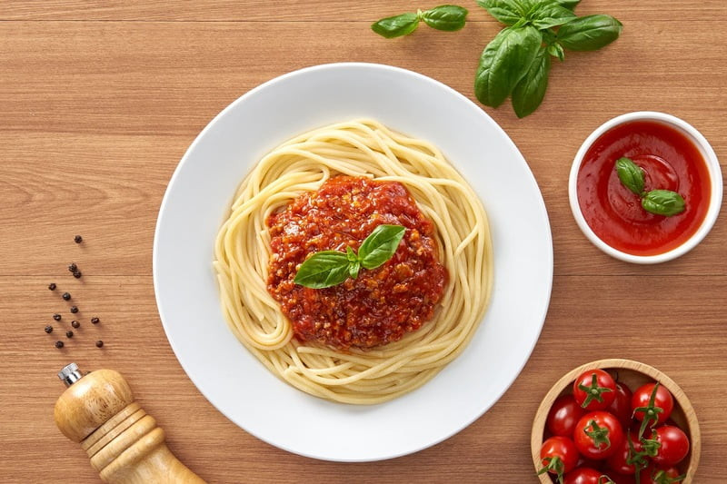 Mì Ý là sự kết hợp hoàn hảo của hương vị bùi bùi của sợi mì cùng sốt cà chua đậm đà