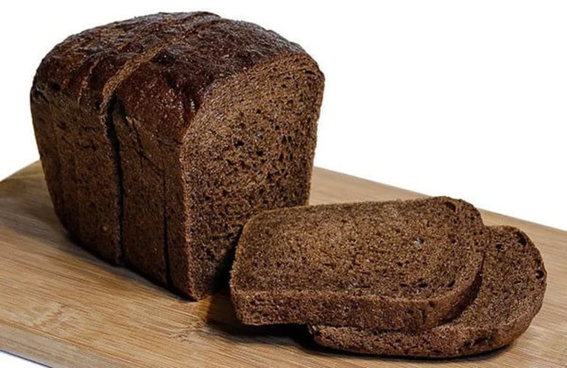 Bánh mì đen nguyên cám là món ăn hấp dẫn được nhiều người ưa chuộng