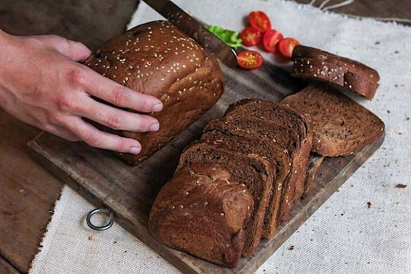  Bánh mì đen nguyên cám đang dần được thay thế cho bánh mì trắng tại các bữa ăn