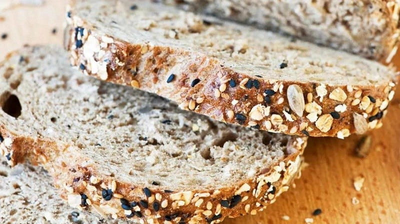 Bánh mì nguyên cám là món ăn tốt cho sức khoẻ được các chuyên gia dinh dưỡng đánh giá cao