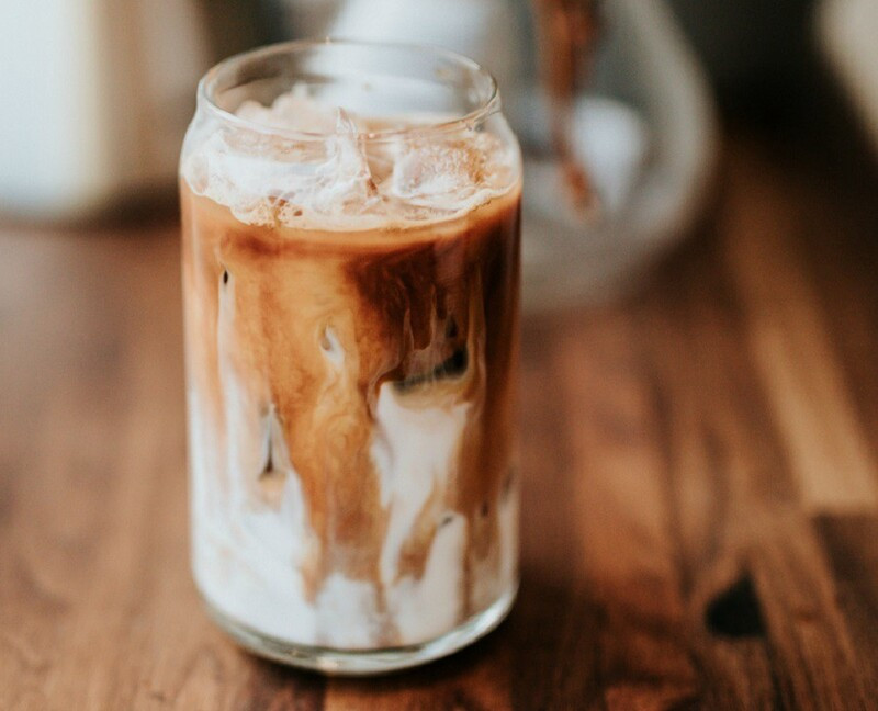Cà phê cốt dừa là thức uống thơm ngon được yêu thích, đặc biệt là với giới trẻ