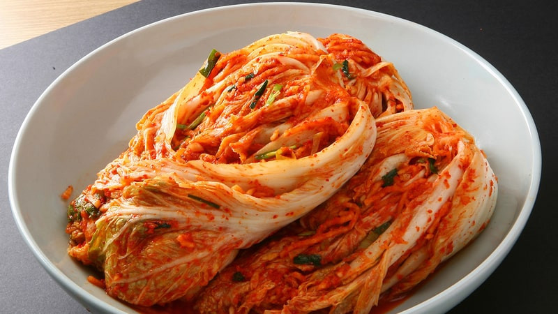 Kim chi cải thảo và cà rốt là món ăn phổ biến ở Hàn Quốc và đang được ưa chuộng tại Việt Nam