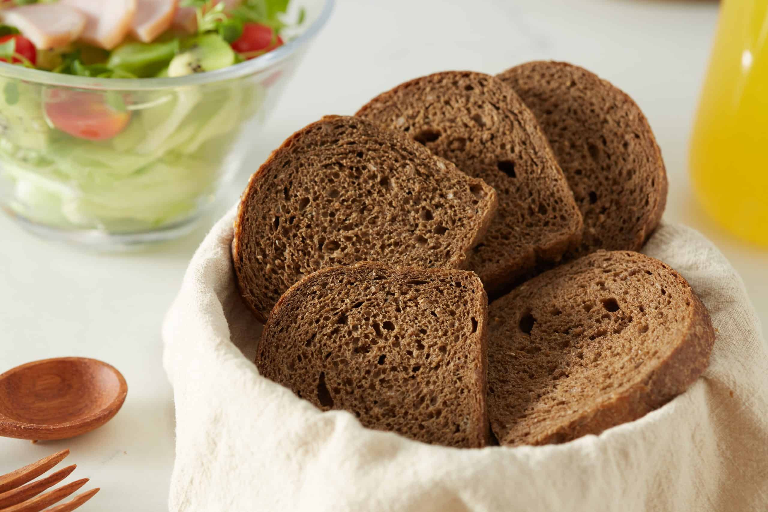 Bánh mì nguyên cám giúp giảm lượng calo tiêu thụ